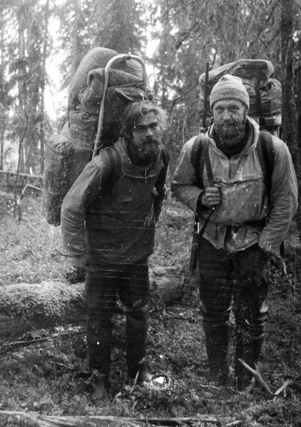 В.Б. Петрунин и А.Н. Рябцев в комплексной природно-археологической экспедиции. Соловки, 1990 год.